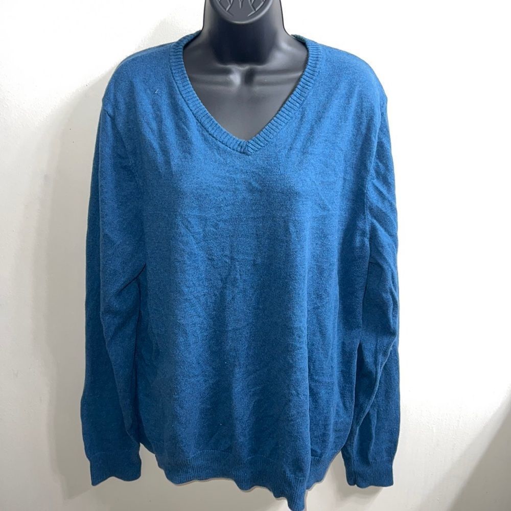 Men’s Navy Blue V-Neck Sweater